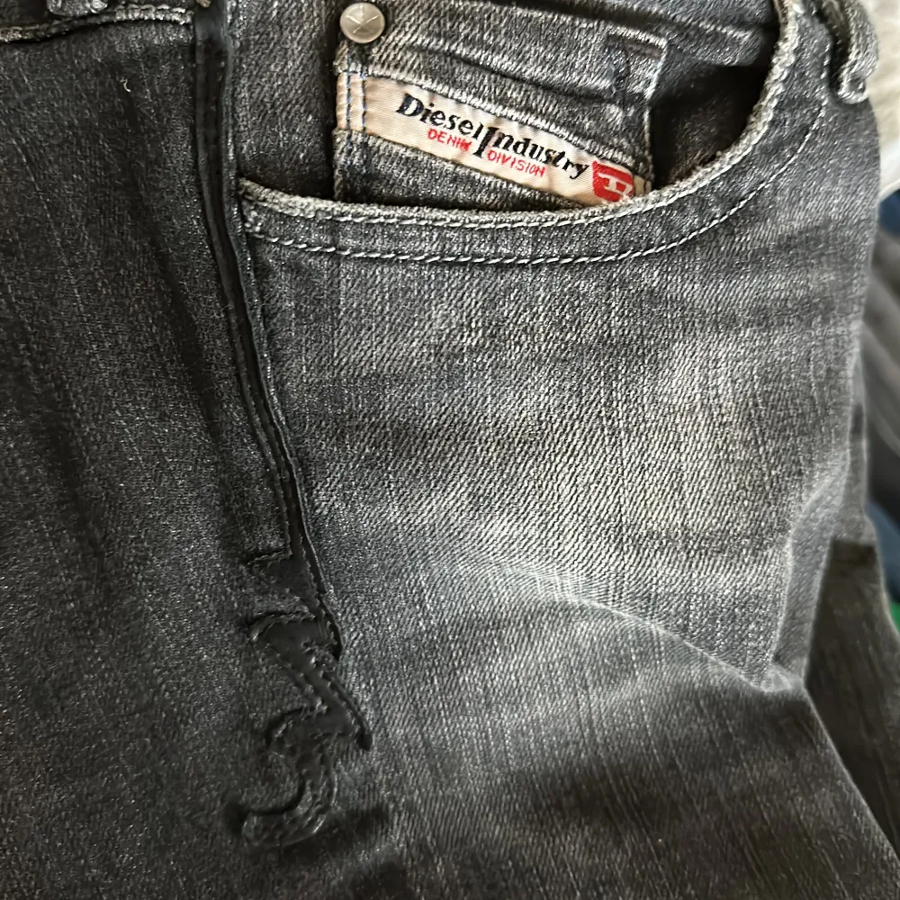 Diesel jeans vintage! Tyvärr får små. Midjemått 40 innerbenslängd 75 cm💥💥. Jeans & Byxor.