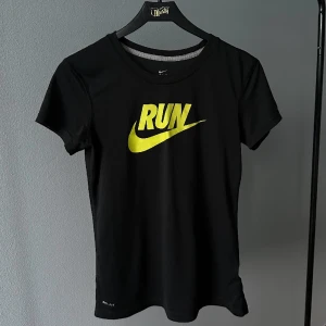 Träningströja - Träningströja från Nike med tryck framtill.