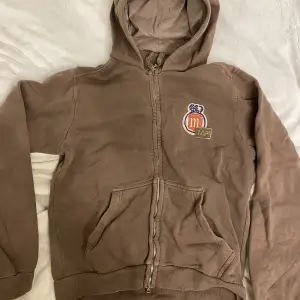 vintage brun zip up hoodie i bra skick. 