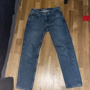 Karve jeans  - W32 L31 färg(mid blue) cond8/10