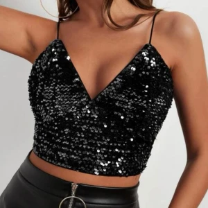 Topp - Jätte snygg svart paljett topp köpt för 130kr helt oanvänd 