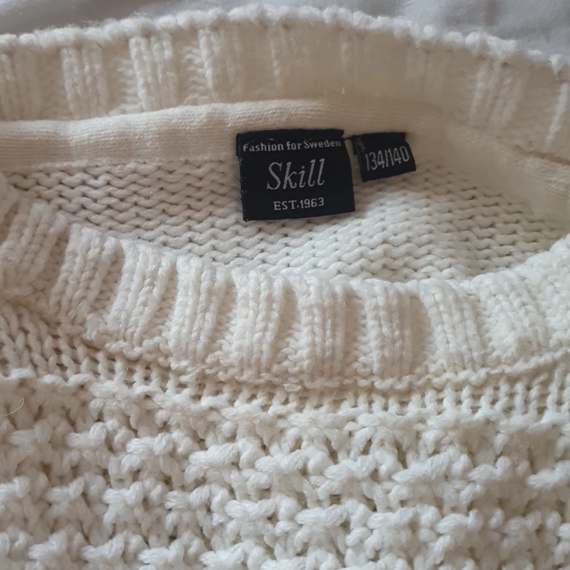 Stickad vit tröja - 90