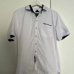 Vit skjorta - Vit stilren skjorta 🫶 