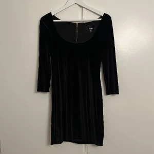 Klänning  - Sammetsklänning 