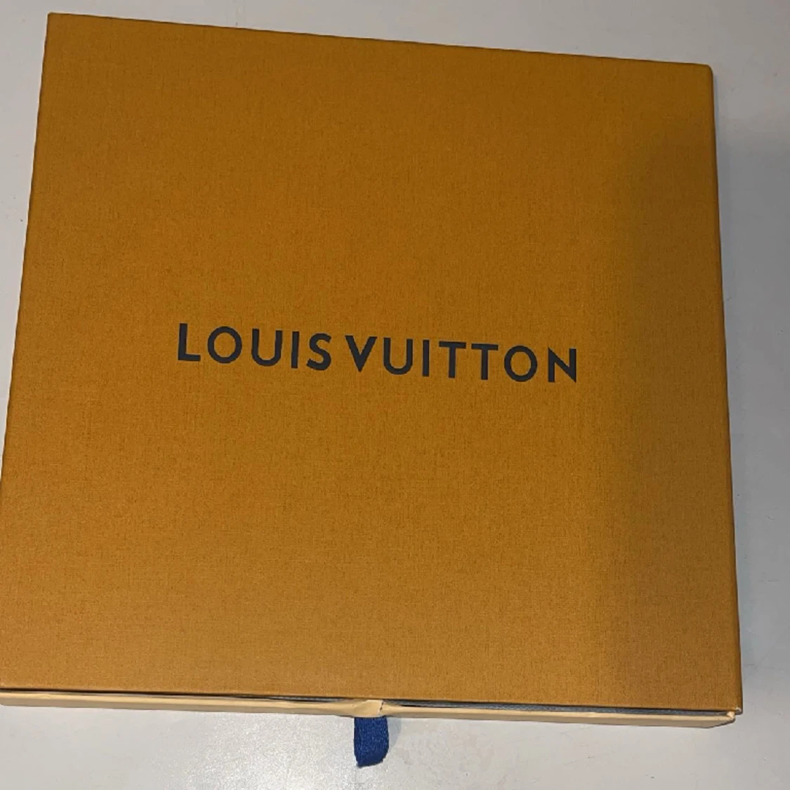 Louis Vuitton Mössa  äkta - 90