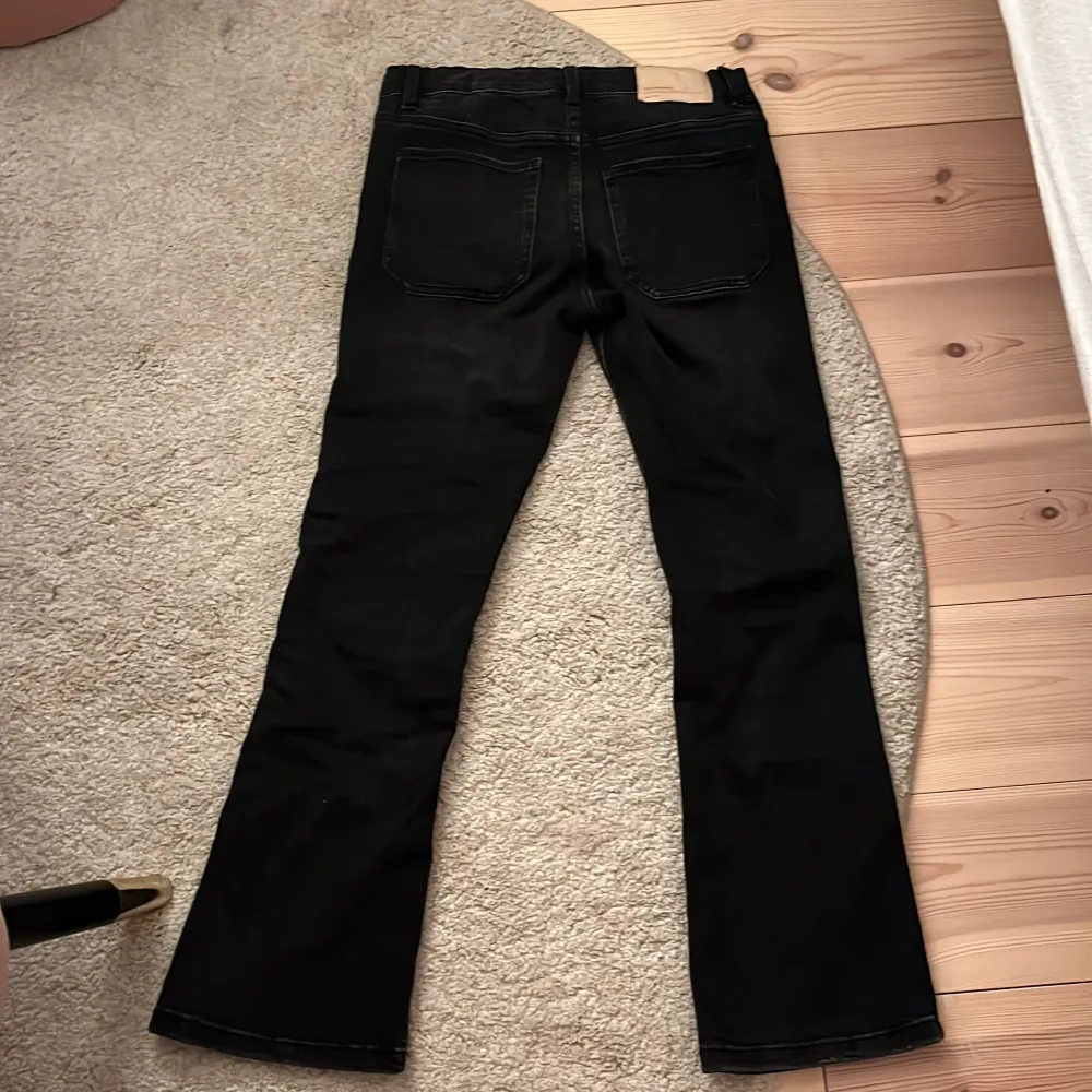 Super fina low waist booutcut jeans från zara💗. Jeans & Byxor.