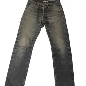 Fina Acne jeans i storlek 29/32. Skriv på dm vid frågor eller fler bilder!
