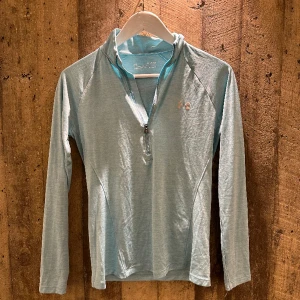 Under armour tröja 🩵 - Ljusblå Träningströja från under armour. Storlek s! Inga defekter alls men används inte längre! 🩵 försten till kvarn på allt