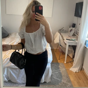 Tröja - Säljer denna fina toppen från hm, aldrig använd pga för stor för mig. 