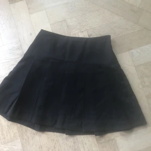 Svart kjol - En svart kjol i bra skick 