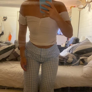 Kostymbyxor - Säljer mina helt nya kostymbyxor från designbysi då jah tyckte dom var lite för långa på mig. Jag är cirka 154. Prislapp finns kvar. Pris kan diskuteras💘