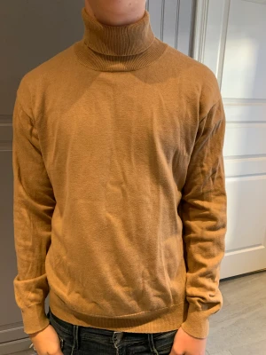 Polotröja från Massimo Dutti - Använt men okej skick. 