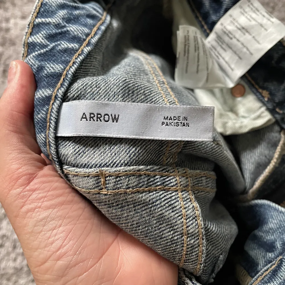 Säljer ett par otroligt snygga weekday jeans❤️modell arrow Low stright jeans❤️budgivning startar på 200. Jeans & Byxor.