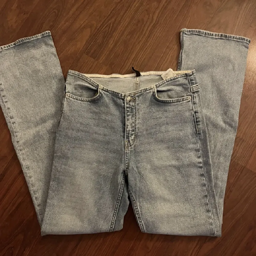 Bootcut jeans från hm. Jeans & Byxor.
