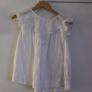 Zara blus  - Säljer min zara blus använd ett par gånger i storleken S❤️