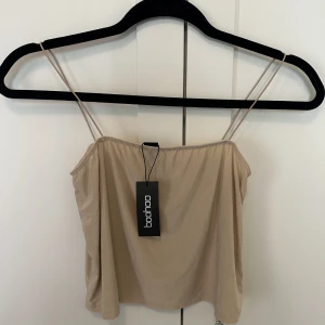 Topp - Beige topp, aldrig använd