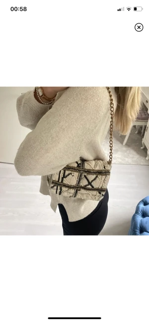 Väska  - Säljer denna ur snygga väskan från Zara🩷