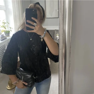 glittrig 3 kvarts tröja - Säljer denna superfina tröja❤️