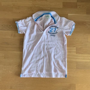 Hampton Republic pike - Säljer min Rosa Hampton Republic 27 Classics piké. Den är i bra skick och jag säljer den för 250kr. Priset går att diskuteras.