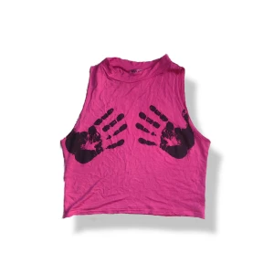 HandPrint top  - Jättesnygg och jätte stretchig croptop med handavtryck. Använd väldigt fåtal gånger!