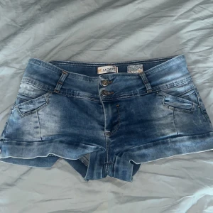 lågmidjade jeans shorts - La carte shorts, lowwaist strl 32 passar S-M, fint skick! skriv vid frågor