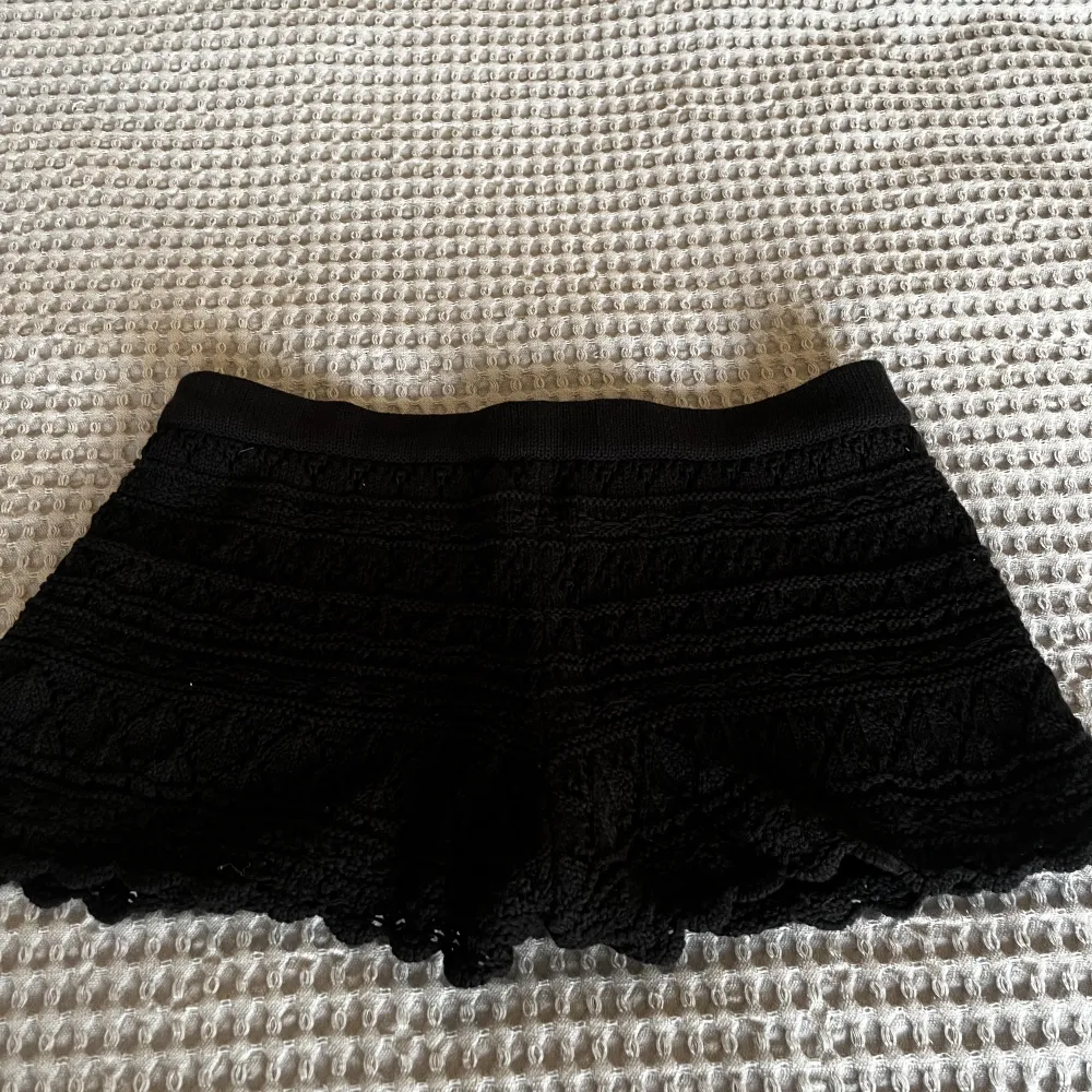 Första bilden är lånad!! Supersköna spets shorts som är supersöta💗. Shorts.