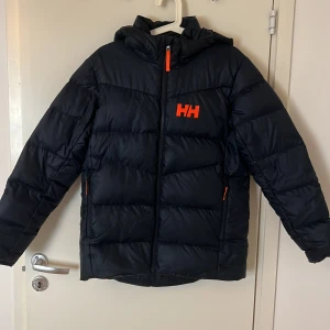 Dun jacka - Denna jacka är endast använd 1-2 gånger. 