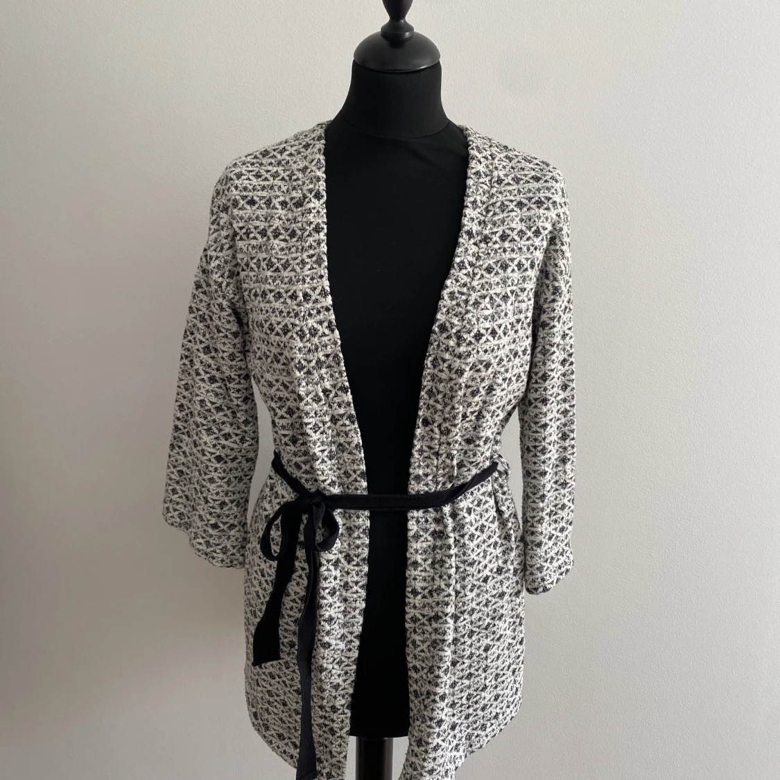 Svartvit cardigan 