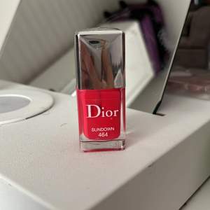 nagellack från dior använd fåtal gånger ändå mycket kvar 