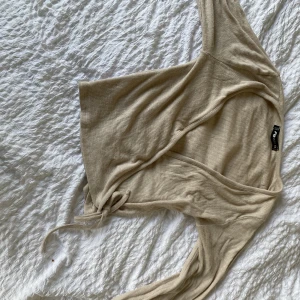 Topp man knyter  - En topp som man knyter i storlek XS 