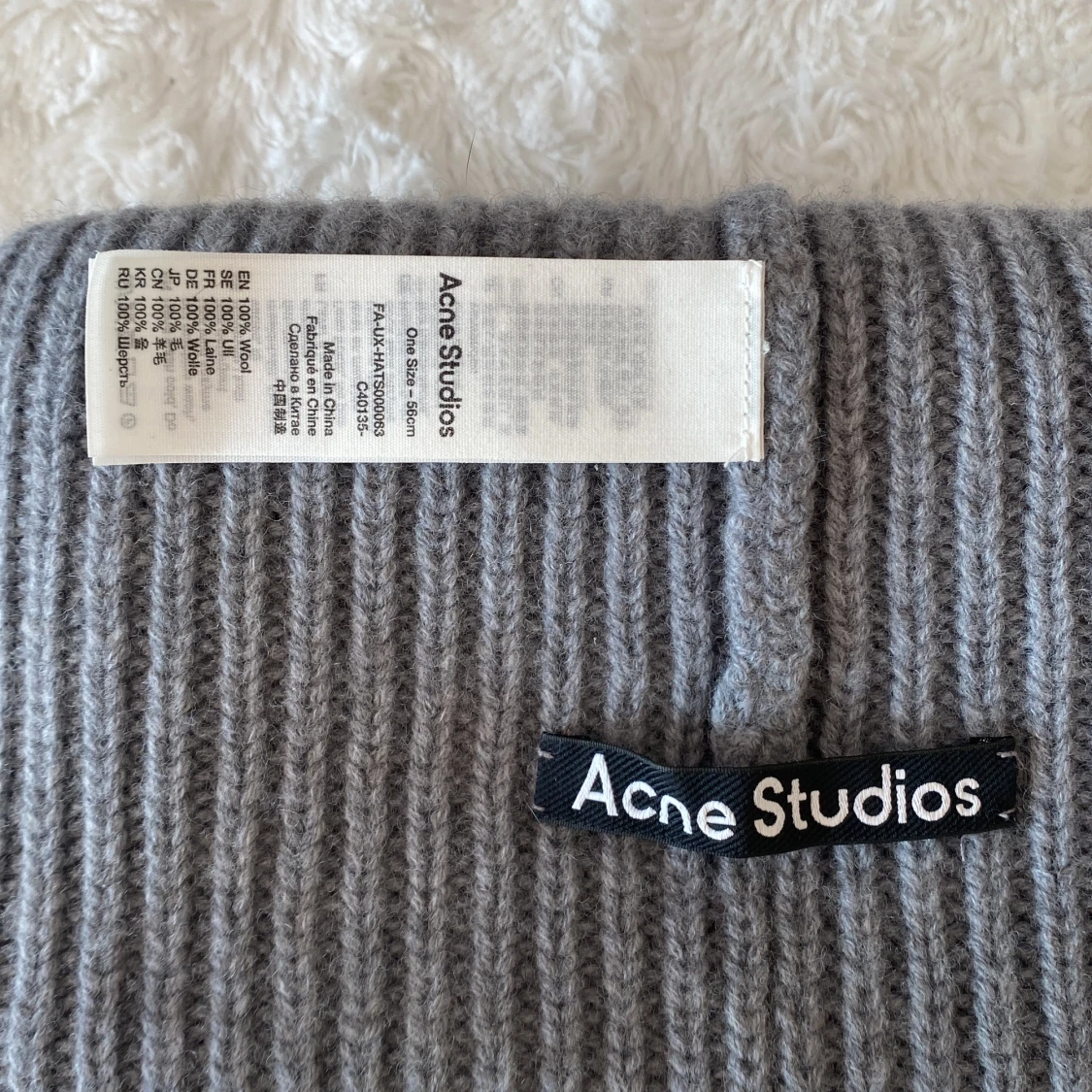 Acne Mössa - 90