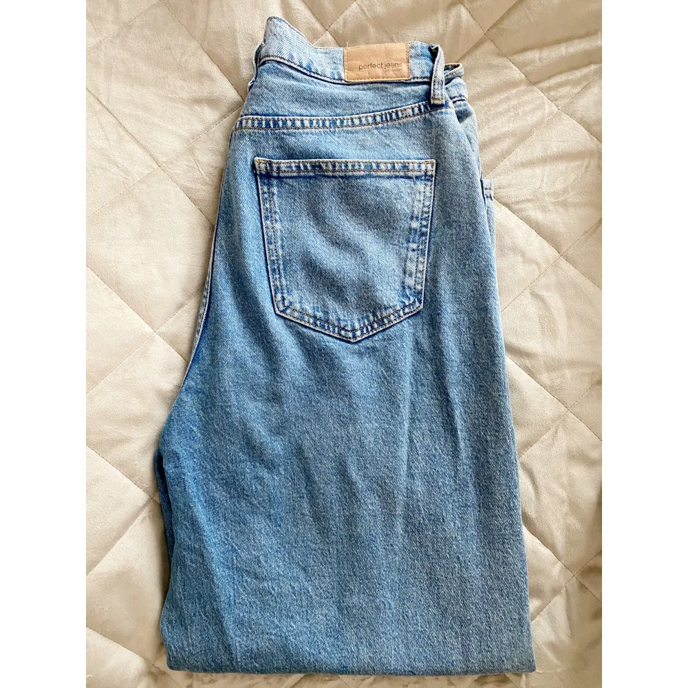 Jättefina och sköna jeans från Gina tricot, rak modell. ✨ Säljes pga passar ej längre. Fint skick!. Jeans & Byxor.