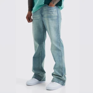 Raka jeans - Hej säljer dessa raka jeans som aldrig är använda från boohoaMan. Endast testade en gång! Jeansen är lite mer straight fit och skulle säga även lite flared