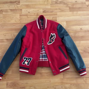 Jacka - Mycket fint skick Har bara använts en gång. Nypris är 950 kr