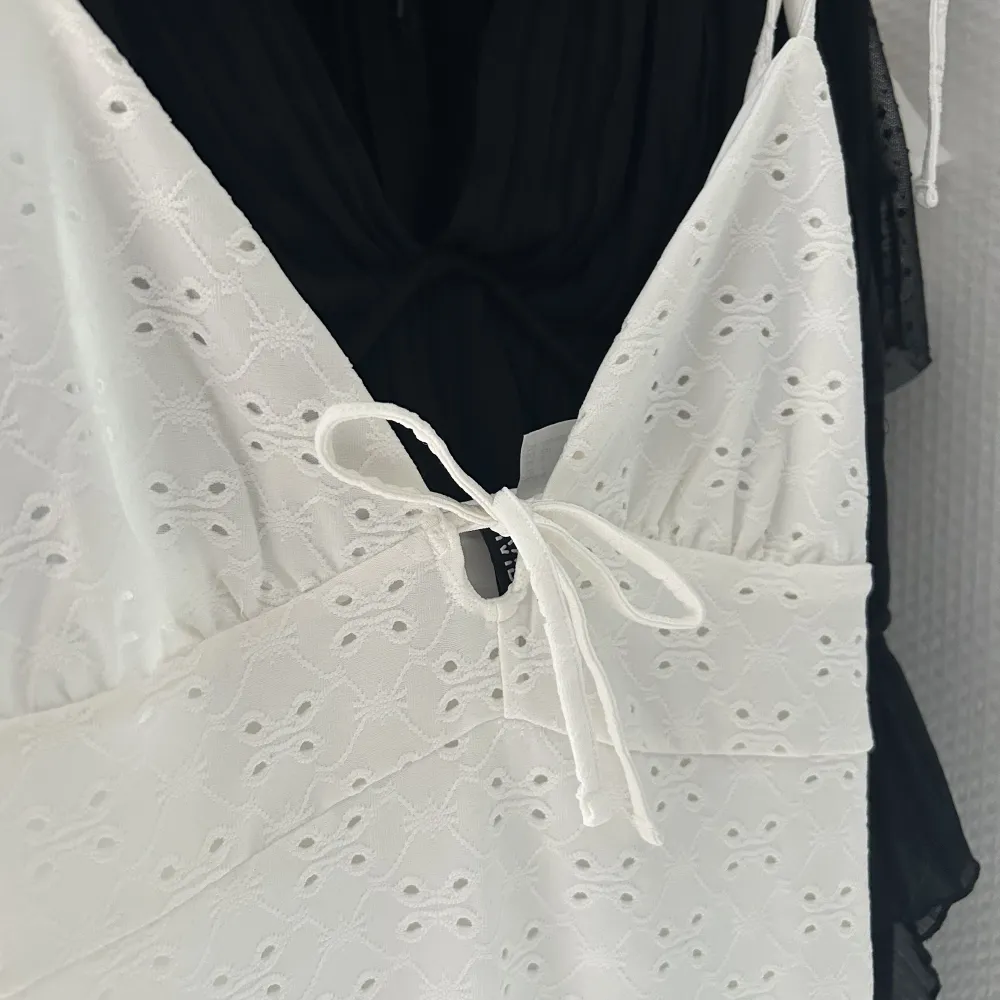 Säljer denna supersöta vita klänningen i storlek xs!!😇💕. Klänningar.