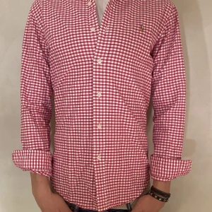 Skjorta Polo Ralph Lauren  - Säljer nu min Ralph Lauren skjorta i storlek S. Fint skick, givetvis autentisk. Skriv om du har funderingar! 