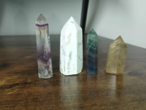 Säljer billiga kristaller - Priserna ligger mellan 120-10kr Bara hojta till om man har en fråga.Har även massa fler stenar som kan säljas till ett bra pris.Köper man mer än för 110kr får man rabatt