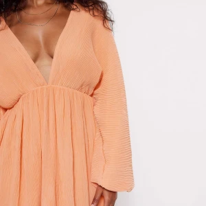 Lojsan Wallin klänning  - Jätte snygg klänning från lojsan wallins kollektion med Na-kd 💞 