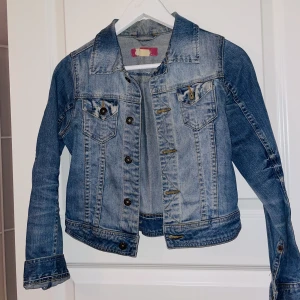 Jeansjacka - Cropad jeansjacka