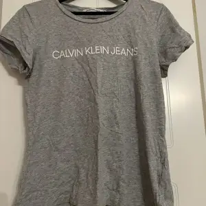 En grå Calvin Klein tröja. Inte använd alls 