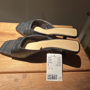 Klackar - Helt nya låga klackar som inte kommit till använing 