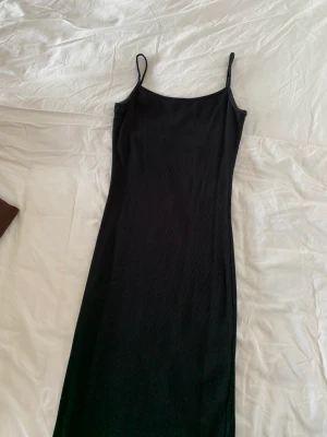 Klänning med slits - Två likadana klänningar  30kr/st 