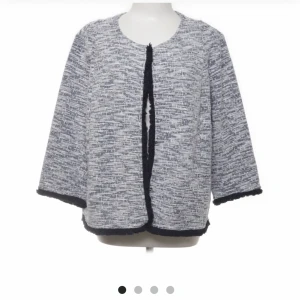 Trekvartsärmad kofta  - Jättesöt trekvartsärmad kofta, nyskick, använd nån gång 💖💖