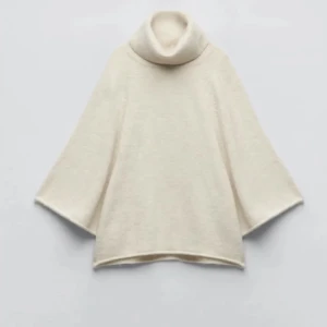 Stickad tröja💗 - Säljer den här snygga stickade tröjan som är helt slutsålda och som ej går att få tag på!💞💘Inga defekter ser helt ny ut (är inte nopprig)💕💕Säljer då jag har två exemplar🫶🏼 Använd gärna köp nu funktionen❤️