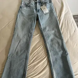 Zara cropped jeans, helt nya med prislapp