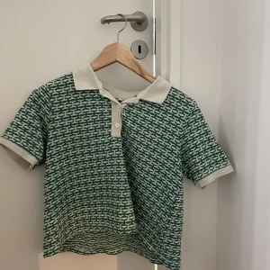 Tröja från zara  - Jätte fin stickad T-shirt från zara i jätte bra skick