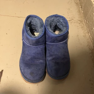 Ugg - As coola ugg men tyvärr för små för mig, rätt slitna därav pris 
