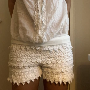 Broderade shorts  - Säljer dessa snygg broderade shorts🤍🫶🏻