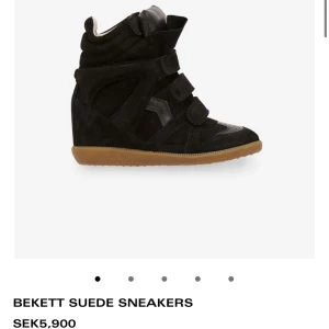 Isabel Marant skor  - Säljer mina isabel marant i storlek 37, passar även 38 💕 Knappt använda så är nästan som nya, kan skicka fler bilder!  Alla tillbehör följer med! 