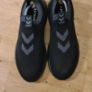 Skor märke Hummel  - Använd några gånger 